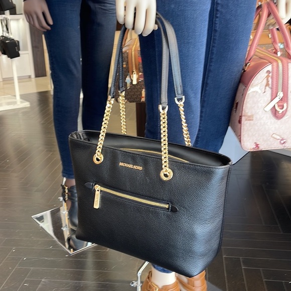 MICHAEL KORS
Jet Set Medium Front Zip Pebbled Leather Chain Tote Bag
Black - Picture 10 of 16